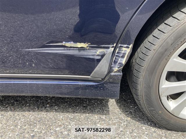 Toyota ISIS 2013 8947830-8