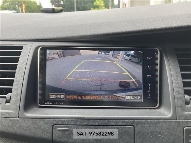 Toyota ISIS 2013 8947830-9