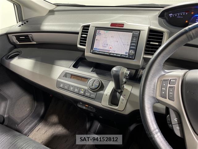 Honda FREED 2011 8684301-5