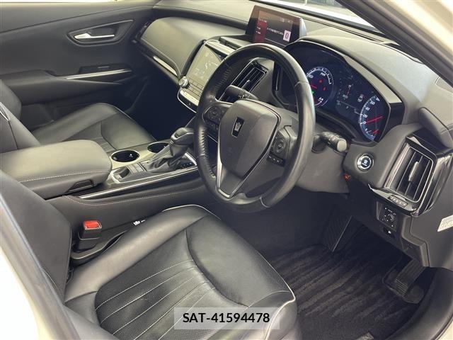 Toyota CROWN 2018 8937561-1