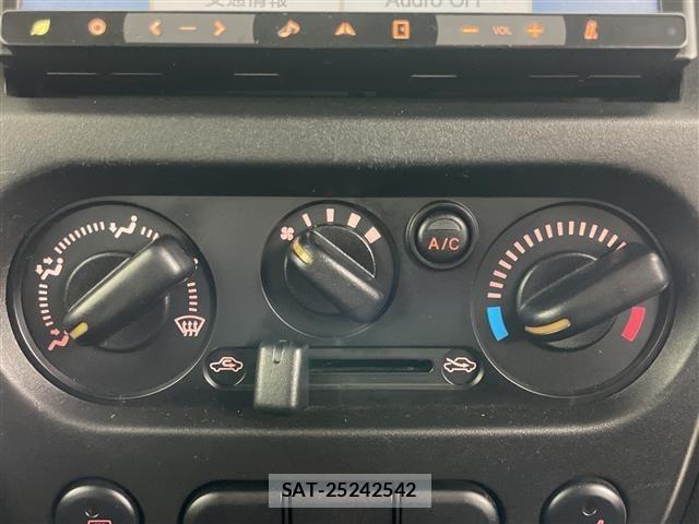 Suzuki JIMNY 2010 8932612-9