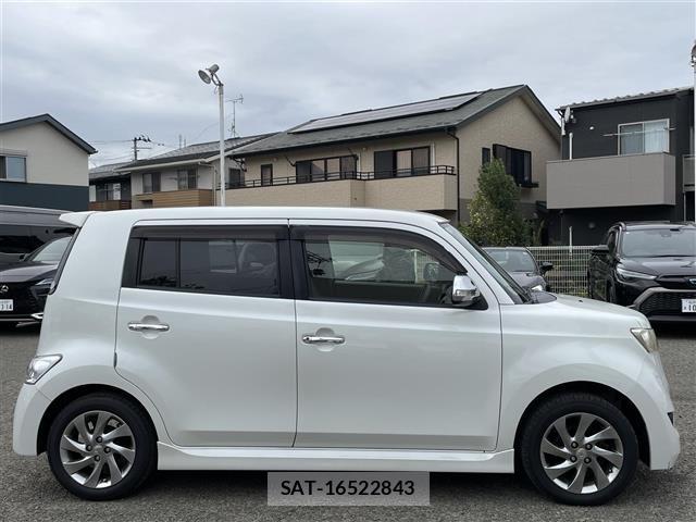 Toyota BB 2013 8910939-19