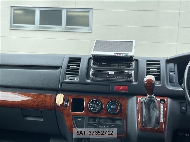 Toyota HIACE VAN 2004 8910508-16