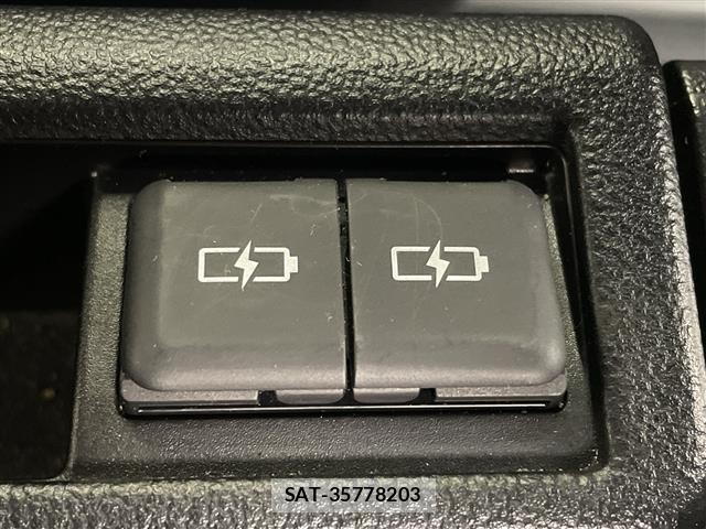 Toyota NOAH 2025 8683489-10