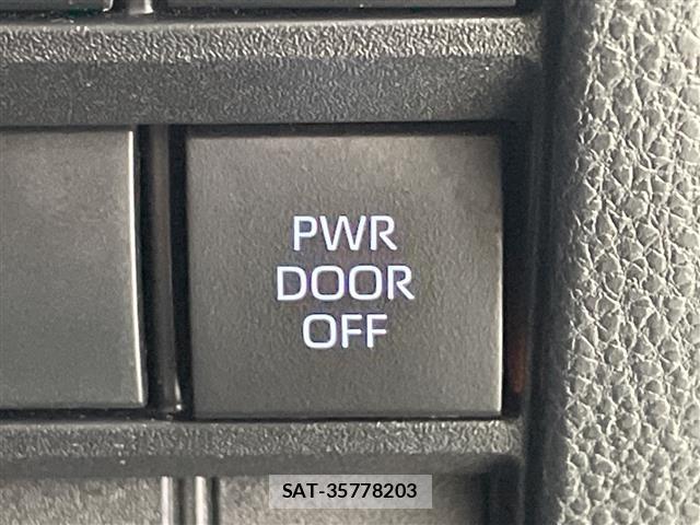 Toyota NOAH 2025 8683489-11