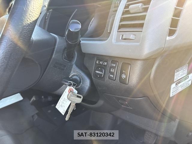 Toyota HIACE VAN 2012 8760007-6