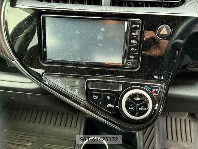 Toyota AQUA 2017 8862385-6