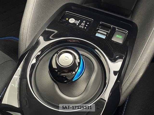 Nissan LEAF 2022 8928919-20