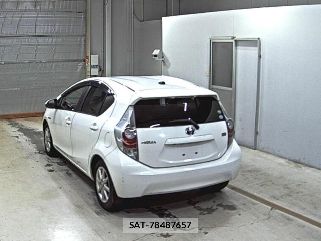 Toyota AQUA 2013 8705911-1