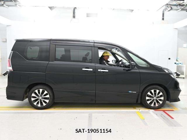 Nissan SERENA 2017 8693067-3
