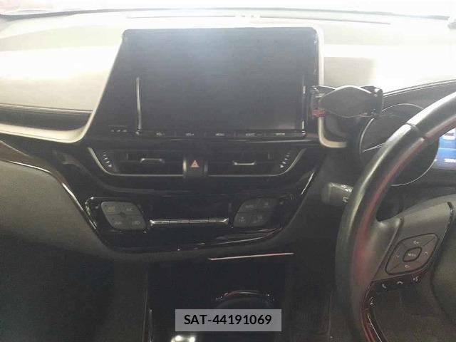 Toyota C-HR 2017 8862814-12
