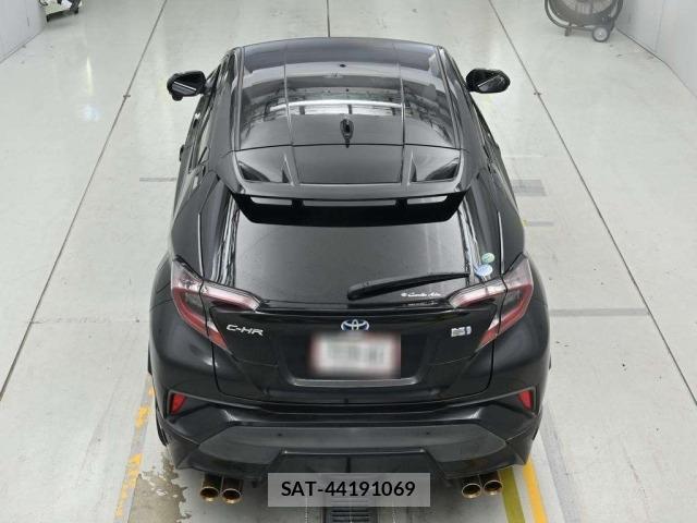 Toyota C-HR 2017 8862814-8