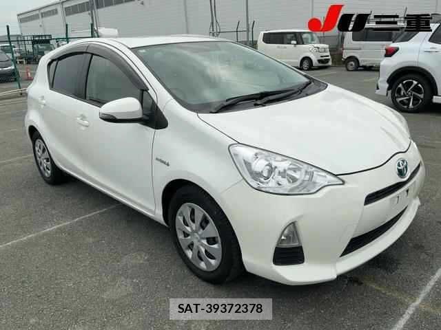 Toyota AQUA 2012 8682951-0