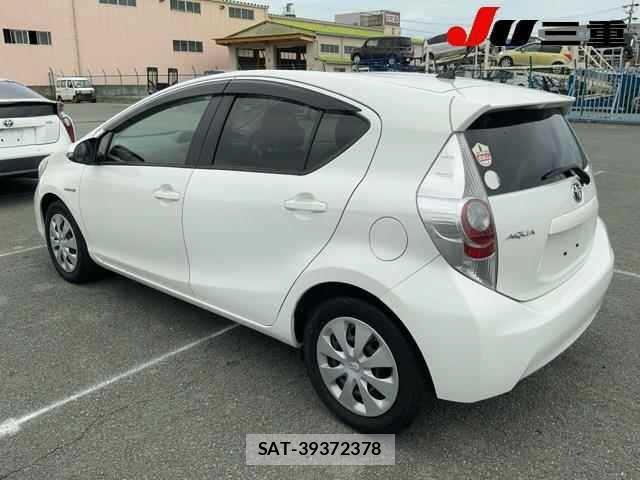 Toyota AQUA 2012 8682951-1