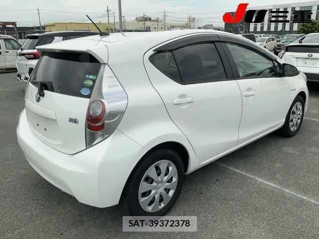 Toyota AQUA 2012 8682951-6