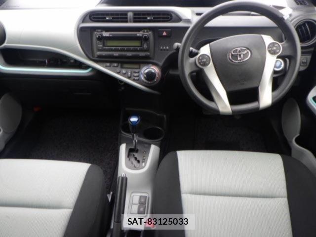 Toyota AQUA 2012 8949821-3