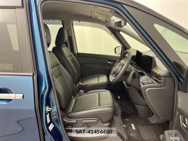 Nissan SERENA 2024 8926028-2