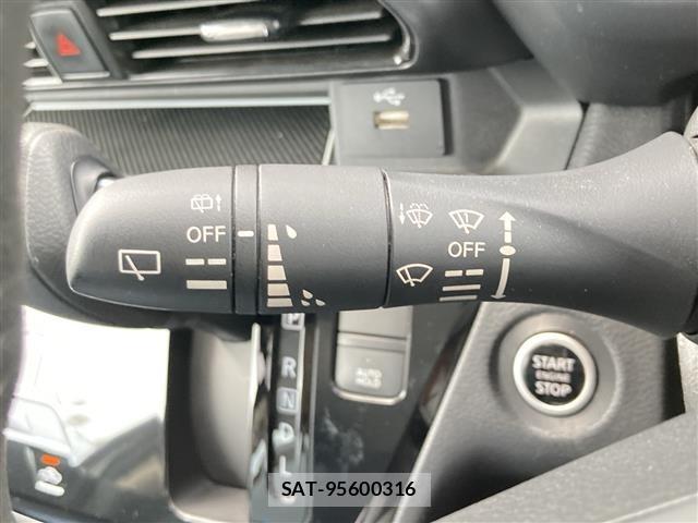 Nissan ROOX 2022 8902771-5