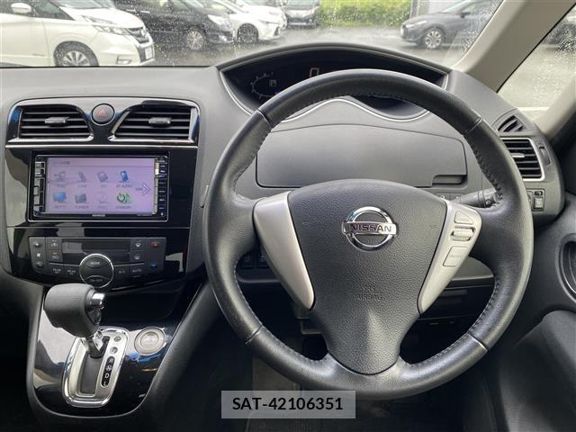 Nissan SERENA 2015 8926040-11