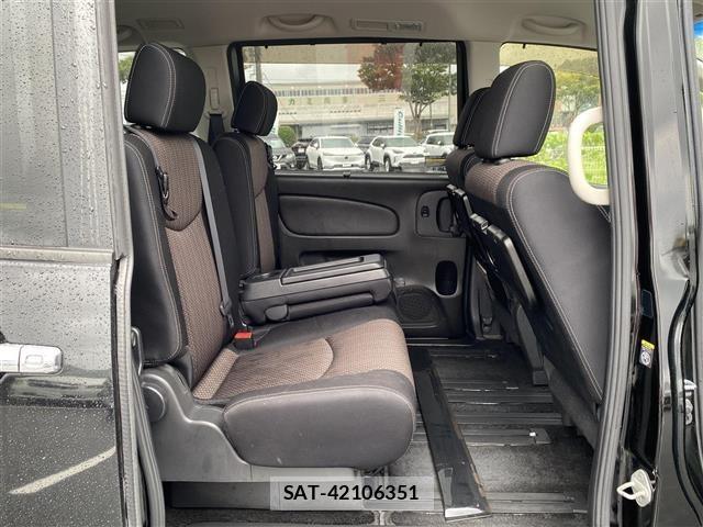 Nissan SERENA 2015 8926040-2