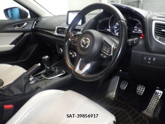Mazda AXELA 2018 8678470-3