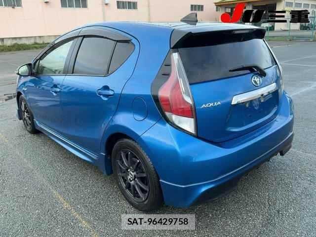 Toyota AQUA 2016 8862353-1
