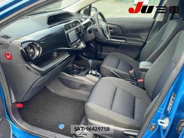 Toyota AQUA 2016 8862353-3