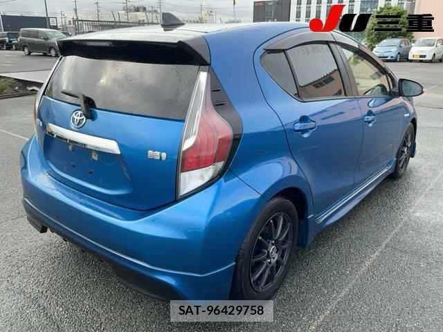 Toyota AQUA 2016 8862353-6