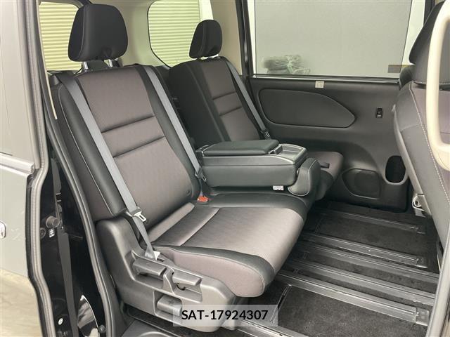 Nissan SERENA 2017 8926056-3