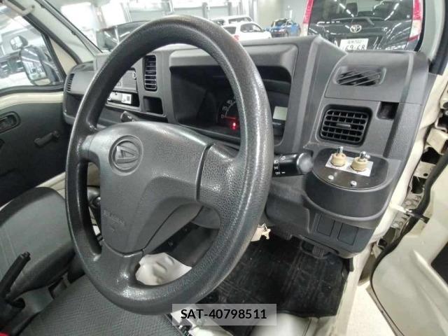 Daihatsu HIJET TRUCK 2017 8862901-9