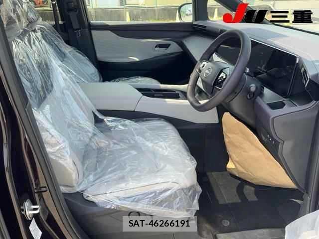Nissan ELGRAND 2026 8689646-4