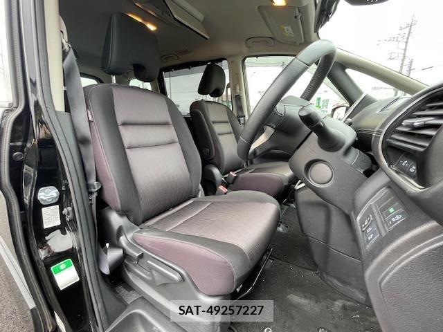 Nissan SERENA 2017 8926089-11