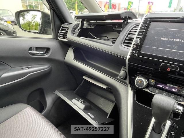 Nissan SERENA 2017 8926089-9
