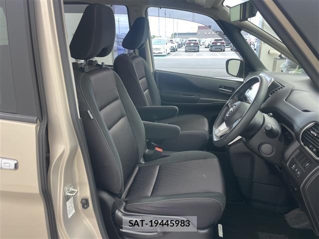 Nissan SERENA 2018 8926113-1