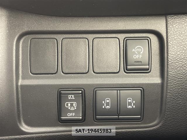 Nissan SERENA 2018 8926113-17