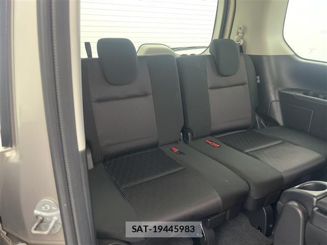 Nissan SERENA 2018 8926113-5