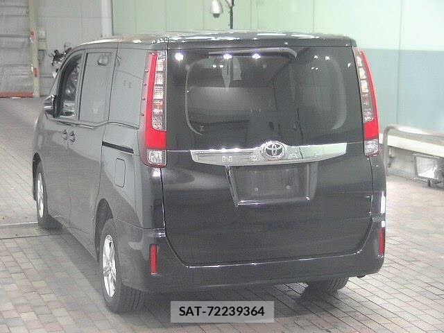 Toyota NOAH 2014 8706046-1