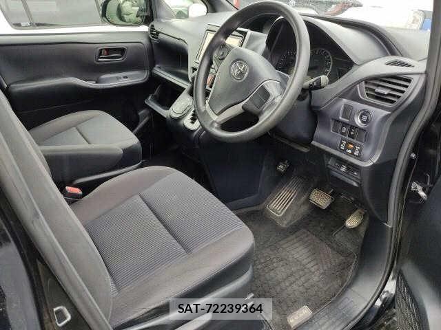 Toyota NOAH 2014 8706046-3