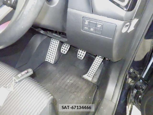 Mazda AXELA 2015 8864399-6