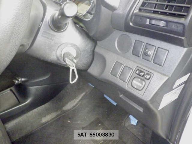 Toyota RACTIS 2011 8862958-6