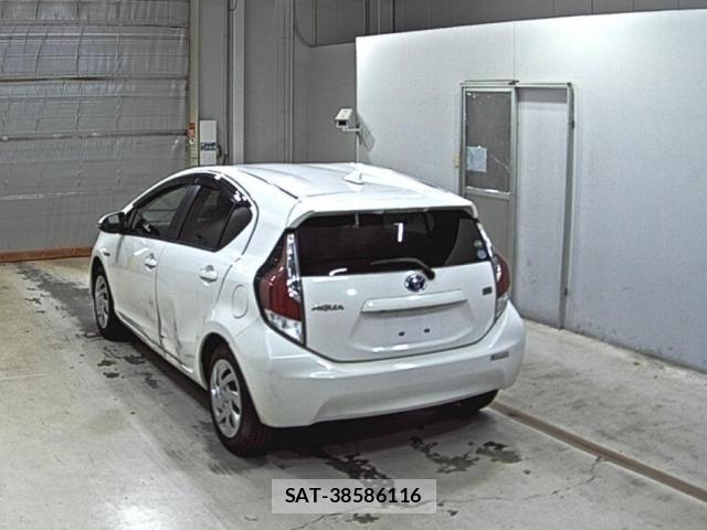 Toyota AQUA 2015 8705917-1