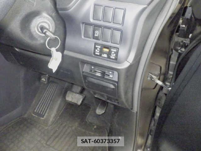 Toyota NOAH 2014 8706048-6