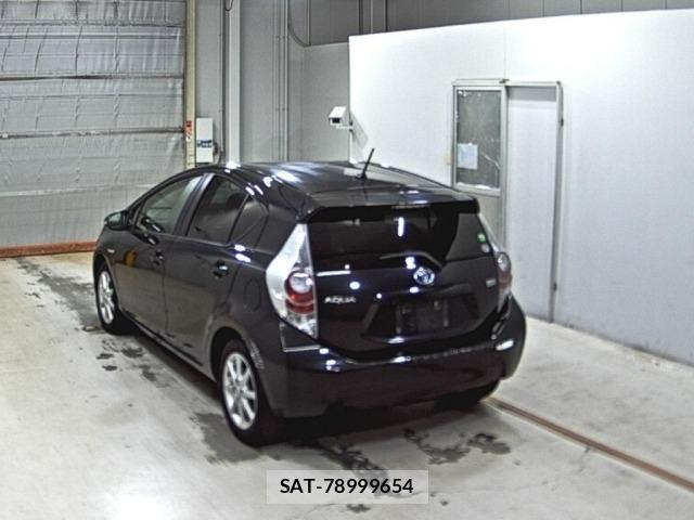 Toyota AQUA 2013 8705918-1