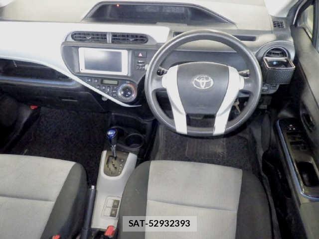 Toyota AQUA 2013 8862382-3