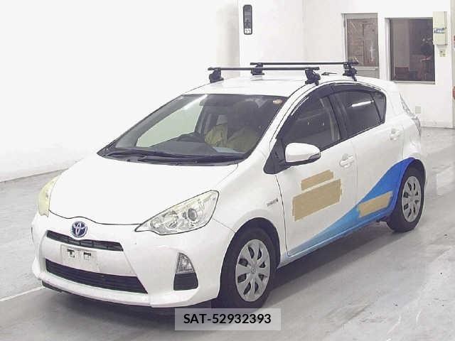 Toyota AQUA 2013 8862382-4
