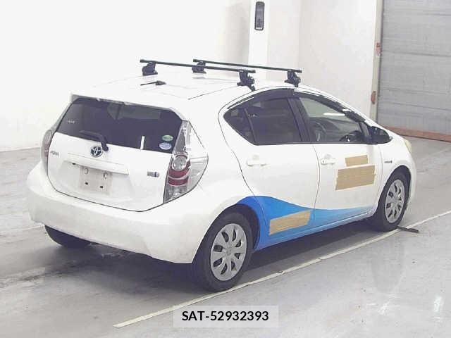 Toyota AQUA 2013 8862382-5