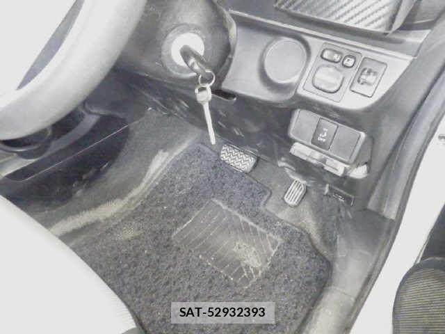 Toyota AQUA 2013 8862382-6