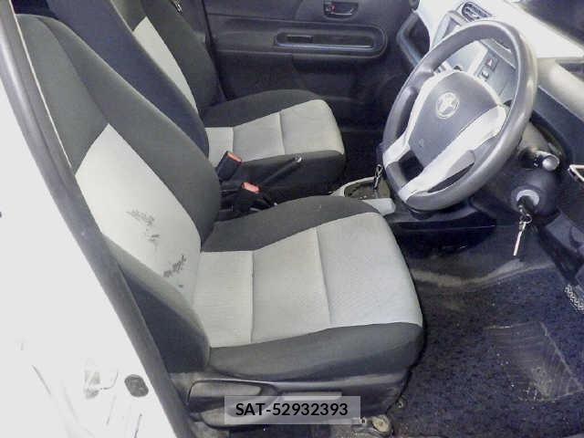 Toyota AQUA 2013 8862382-7