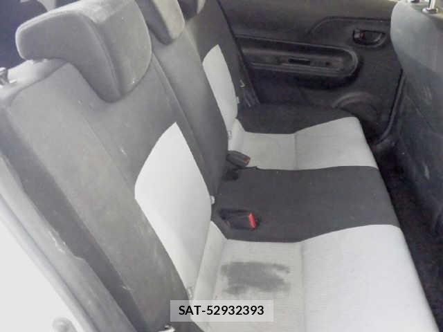 Toyota AQUA 2013 8862382-8