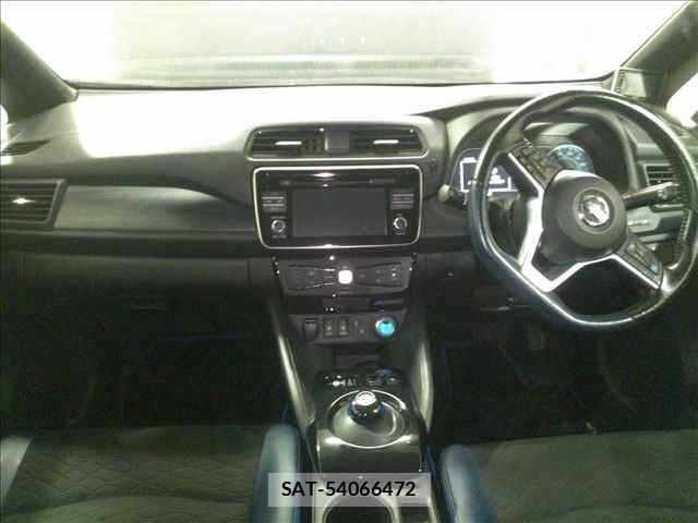 Nissan LEAF 2020 8824978-5